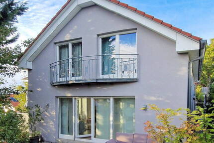 Von Privat: Lichtdurchflutetes Architekten-Haus mit EinliegerWohnung in Top-Halbhöhenlage