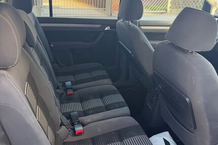 VW Touran 157.000 km 5.000 &euro; Stuttgart 70180