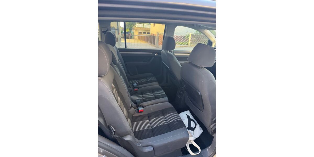 VW Touran 157.000 km 5.000 &euro; Stuttgart 70180