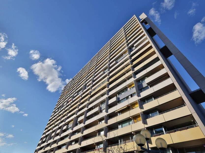 Großzügige, lichtdurchflutete Wohnung mit viel Gestaltungspotential