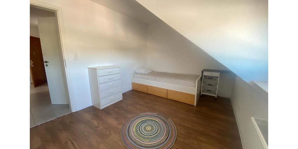 Dachgeschoßwohnung Stuttgart Luginsland - 14 Zimmer, 68 m&sup2;, 400&euro; | Angebot:26396759