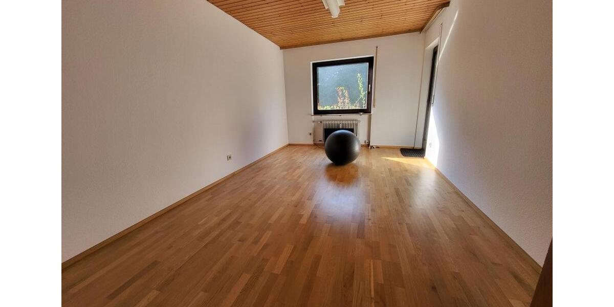 Erdgeschoßwohnung Ludwigsburg - 4 Zimmer, 120 m&sup2;, 1.500&euro; | Angebot:26384402