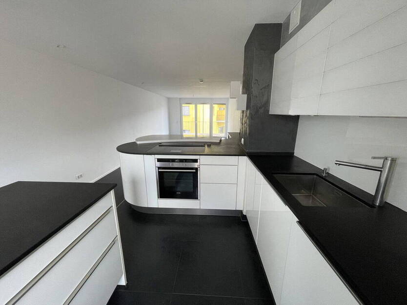 4 Zimmer NeubauWohnung mit Südbalkon, Tiefgarage, Einbauküche und Jacuzzi