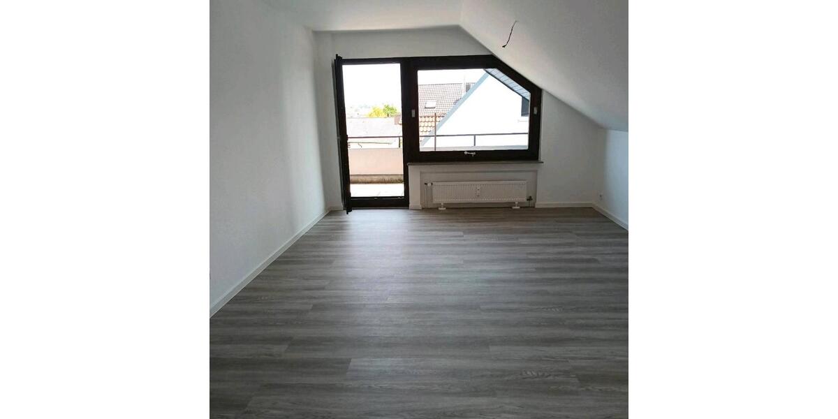Dachgeschoßwohnung Wolfschlugen - 2 Zimmer, 60 m&sup2;, 750&euro; | Angebot:26336080
