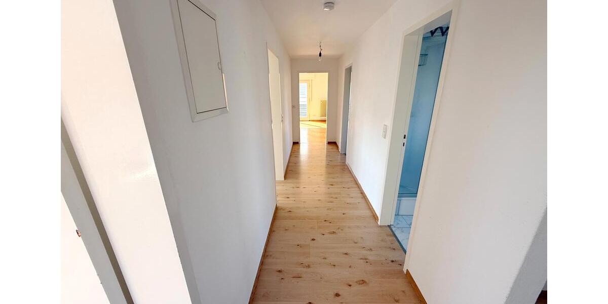 Dachgeschoßwohnung Stuttgart Botnang - 3 Zimmer, 93 m&sup2;, 1.150&euro; | Angebot:25414797