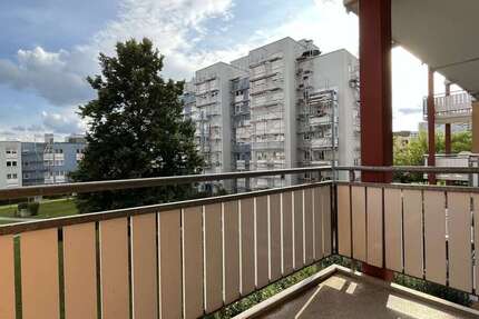 Wohnung zum Kaufen in Sindelfingen 299.000 € 82 m² 3.5 zimmer