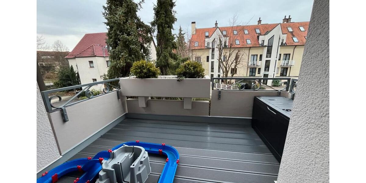 Großzügige 4,5-Zimmer Wohnung mit 4 Balkonen in Weilimdorf 4.5 zimmer