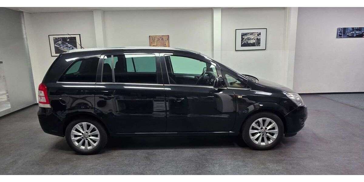 Opel Zafira 71.000 km 8.900 € Asperg 71679