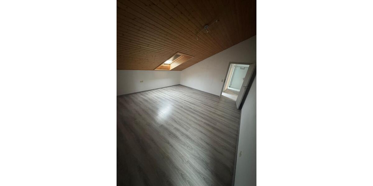 Dachgeschoßwohnung Stuttgart Vaihingen - 3 Zimmer, 76 m&sup2;, 1.350&euro; | Angebot:26623423