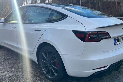 Tesla Model 3 122.000 km 26.490 &euro; Böblingen 71032