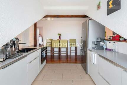 Gepflegte & helle Dachgeschosswohnung - 3 Zimmer, großer Balkon & Carport in ruhiger Lage 3 zimmer