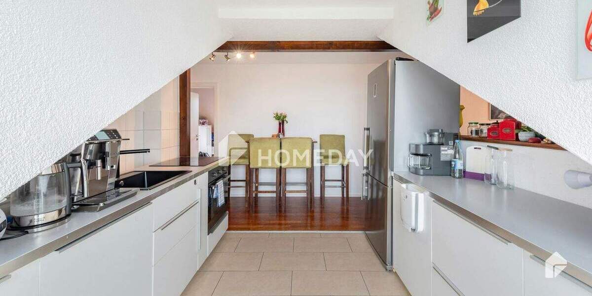 Gepflegte & helle Dachgeschosswohnung - 3 Zimmer, großer Balkon & Carport in ruhiger Lage 3 zimmer