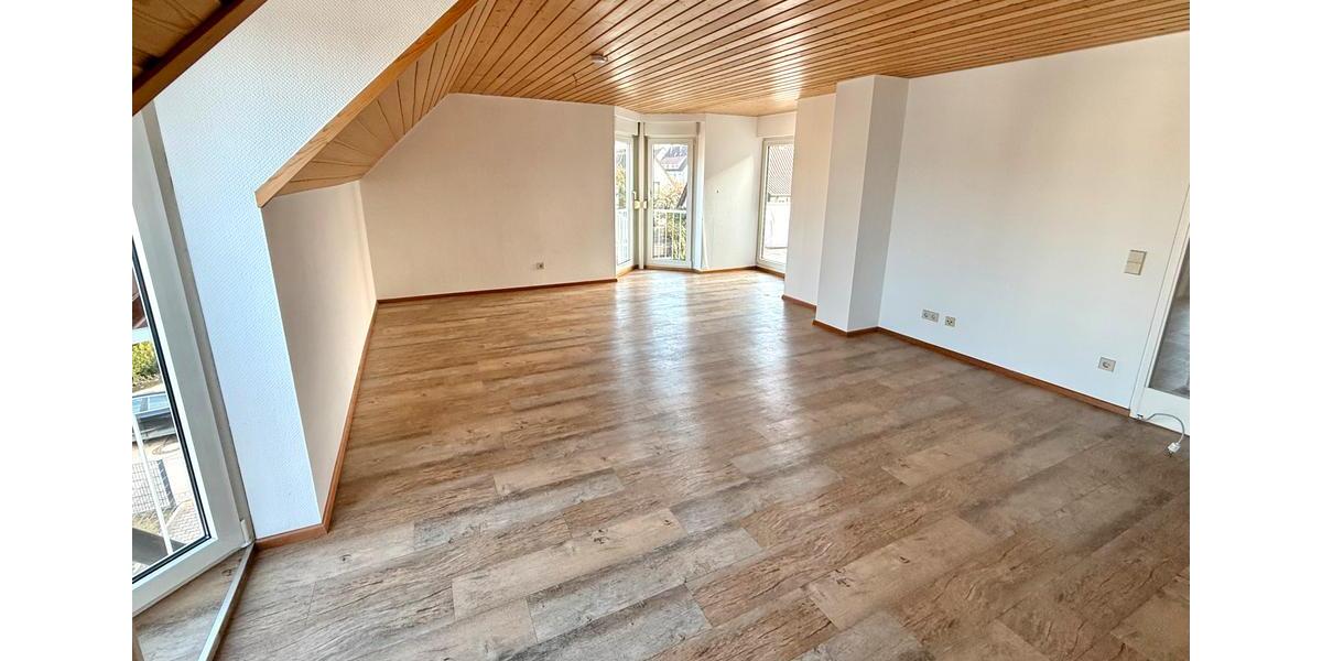 Dachgeschoßwohnung Kirchheim unter Teck - 3 Zimmer, 100 m&sup2;, 1.360&euro; | Angebot:24811598