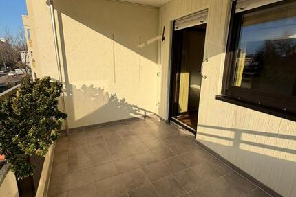 Sehr schöne, lichtdurchflutete 4 Zimmer Wohnung zu vermieten zimmer