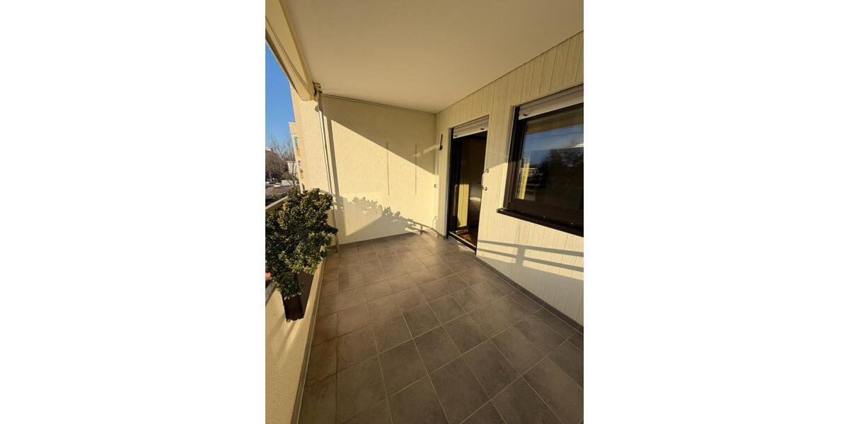 Sehr schöne, lichtdurchflutete 4 Zimmer Wohnung zu vermieten zimmer