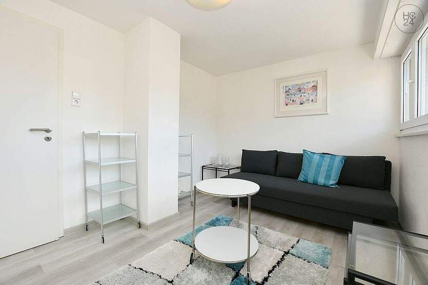 Voll möblierte Wohnung mit Stellplatz in Stuttgart Zuffenhausen nähe Porsche 2 zimmer