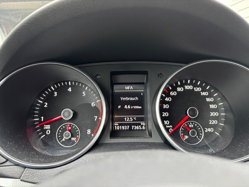 VW Golf 101.937 km 7.500 € Leinfelden-Echterdingen 70771