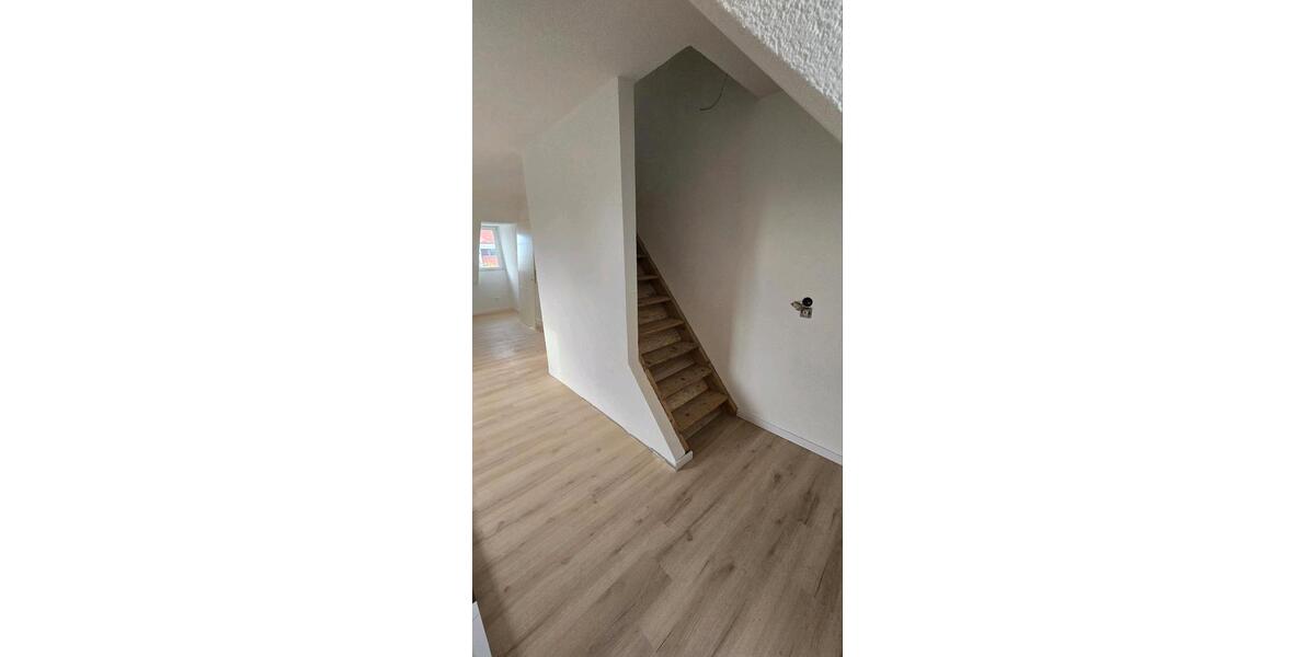 Dachgeschoßwohnung Ludwigsburg Oßweil - 4 Zimmer, 110 m&sup2;, 1.400&euro; | Angebot:26342825