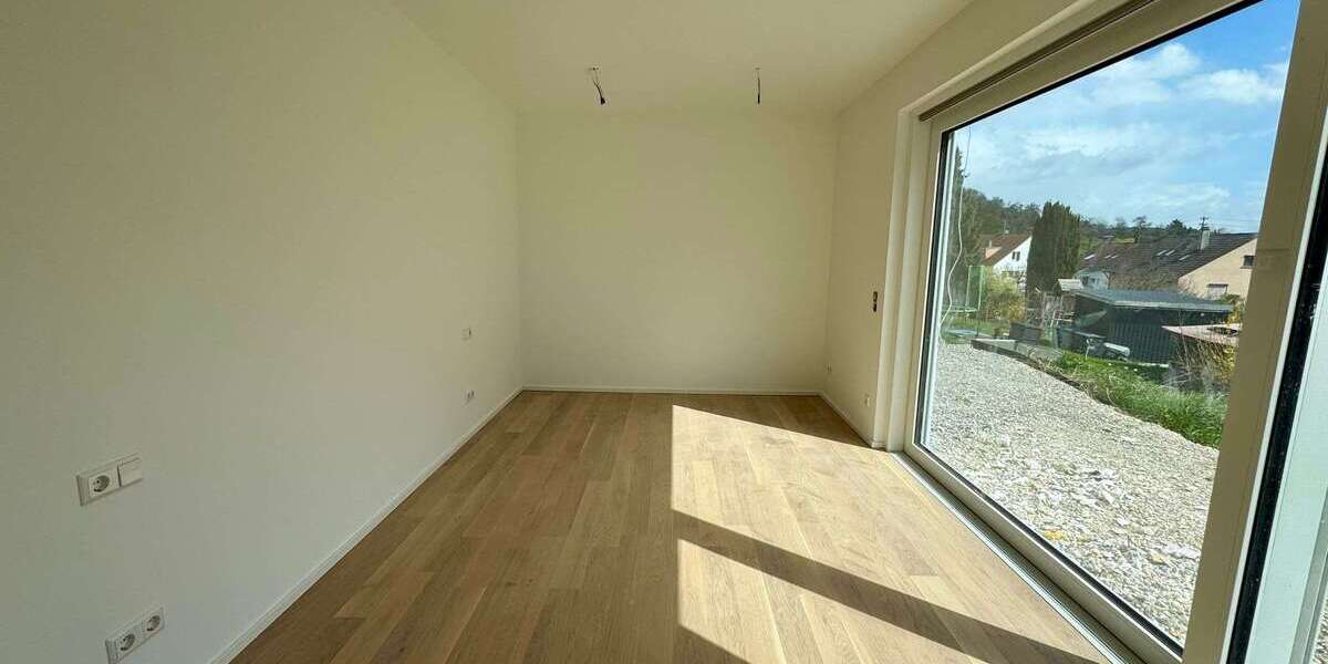 Etagenwohnung Esslingen am Neckar Oberesslingen - 4 Zimmer, 135 m&sup2;, 2.565&euro; | Angebot:26006415