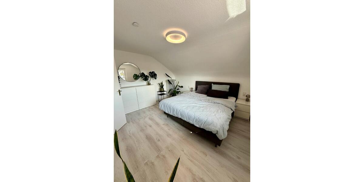Dachgeschoßwohnung Fellbach Oeffingen - 4 Zimmer, 90 m&sup2;, 1.200&euro; | Angebot:26119987
