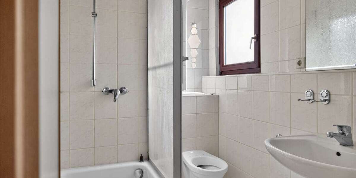 Freistehendes 3-Familienhaus in Stuttgart-Zuffenhausen - Mehrfamilienhaus, Wohnhaus Stuttgart Zuffenhausen | Angebot:25201617