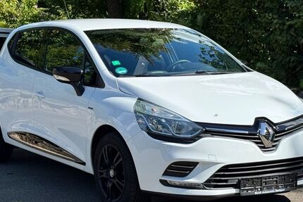 Renault Clio 99.121 km 7.990 &euro; Stuttgart 70374