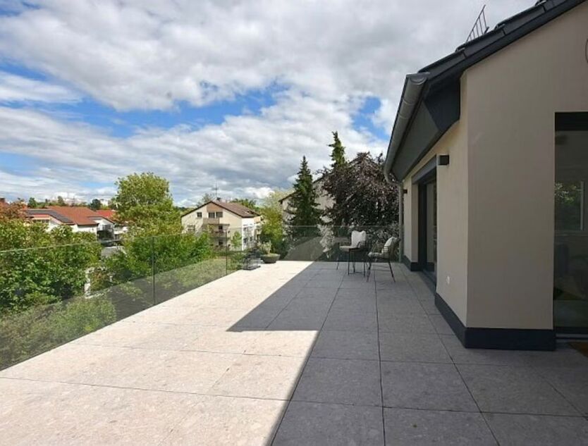 Möbliertes 2-Zimmer-Wohnung mit Terrasse im beliebten Märchenviertel