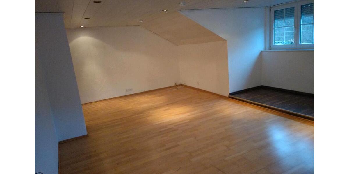 Dachgeschoßwohnung Winnenden - 2.5 Zimmer, 73 m&sup2;, 1.000&euro; | Angebot:25173145