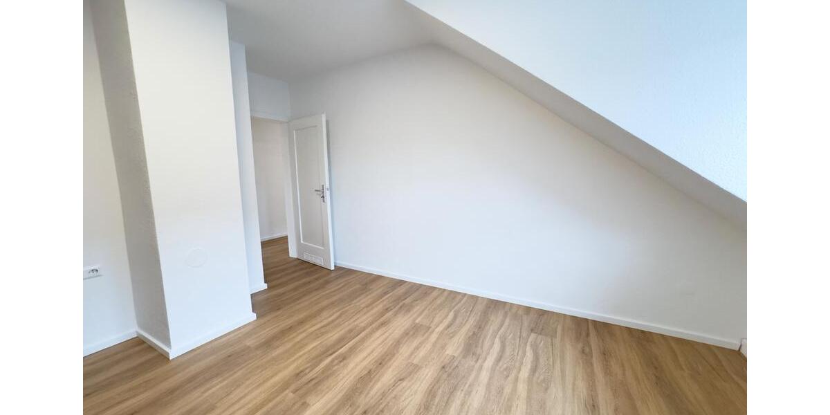 Dachgeschoßwohnung Stuttgart Bad Cannstatt - 3 Zimmer, 75 m&sup2;, 990&euro; | Angebot:26355327