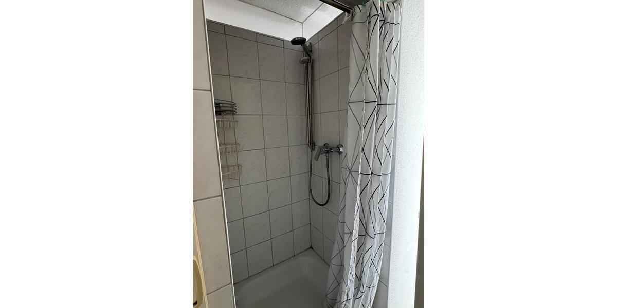 Dachgeschoßwohnung Stuttgart Bad Cannstatt - 3 Zimmer, 48 m&sup2;, 900&euro; | Angebot:26409398