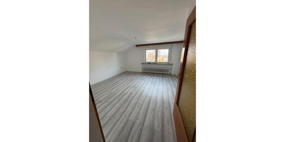 Dachgeschoßwohnung Steinheim an der Murr - 2.5 Zimmer, 72 m&sup2;, 860&euro; | Angebot:24390159