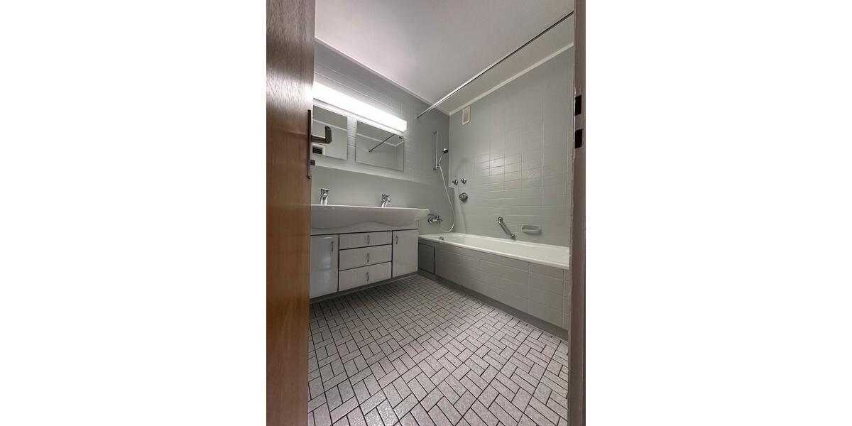 Etagenwohnung Filderstadt - 5 Zimmer, 121 m&sup2;, 1.770&euro; | Angebot:25049670