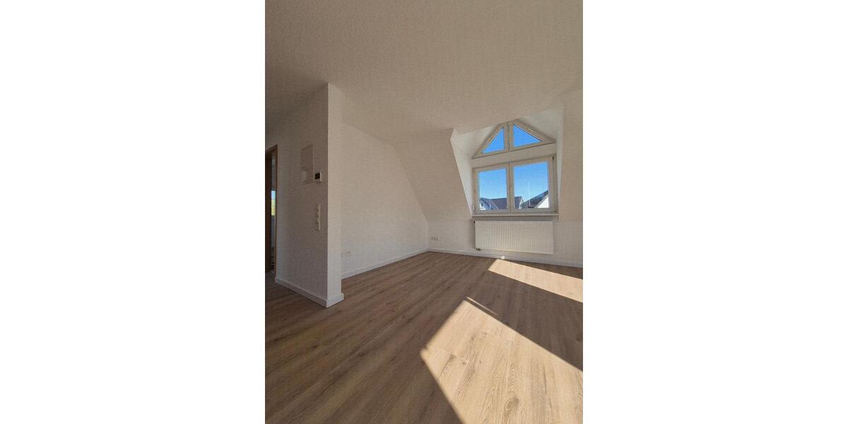 Dachgeschoßwohnung Stuttgart Luginsland - 2 Zimmer, 68 m&sup2;, 850&euro; | Angebot:26348636