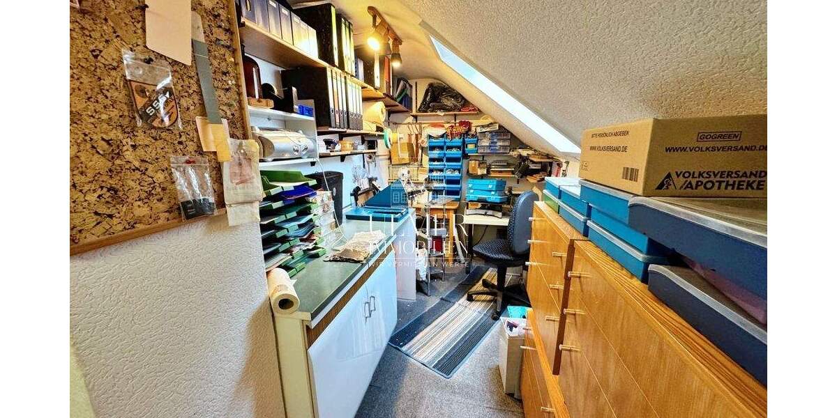 gepflegte Doppelhaushälfte mit großzügigem Grundstück in bester Lage von Böblingen 8 zimmer