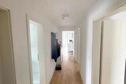 Frisch renovierte 3,5 Zimmerwohnung mit Balkon und Esszimmer 3.5 zimmer