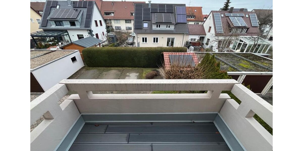 Großzügige 4,5-Zimmer Wohnung mit 4 Balkonen in Weilimdorf 4.5 zimmer