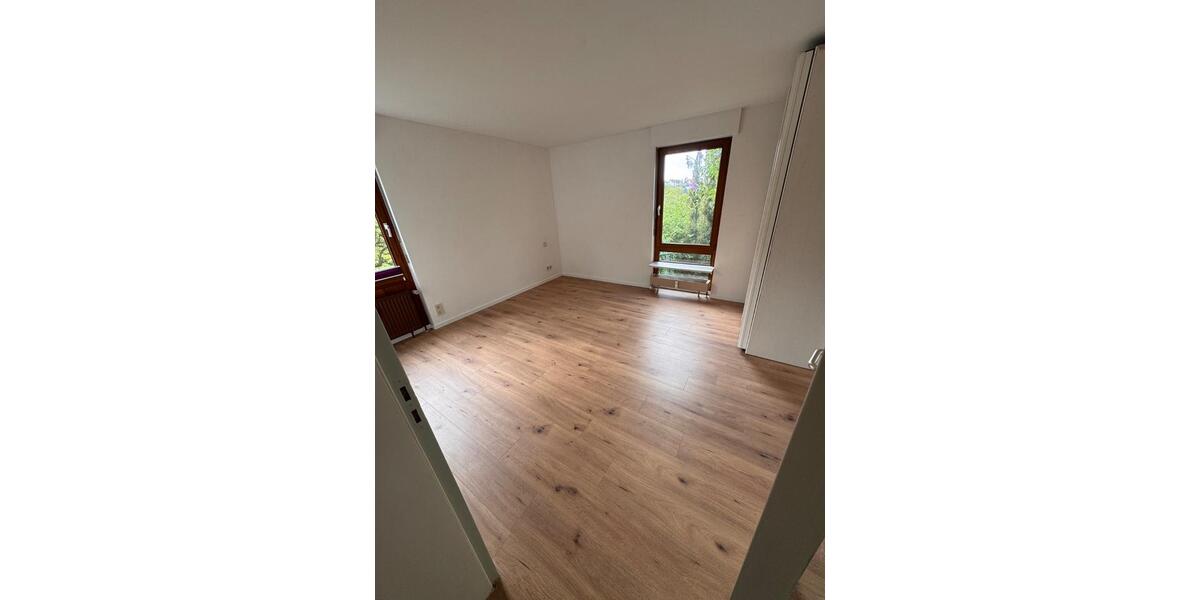 Erdgeschoßwohnung Esslingen am Neckar Hegensberg - 4.5 Zimmer, 109 m&sup2;, 1.300&euro; | Angebot:26311596