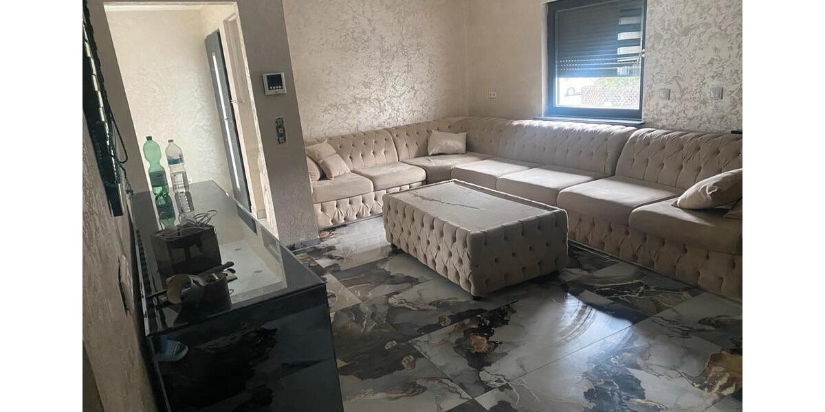 Einfamilienhaus Nürtingen - 6 Zimmer, 250 m&sup2;, 2.300&euro; | Angebot:25047803