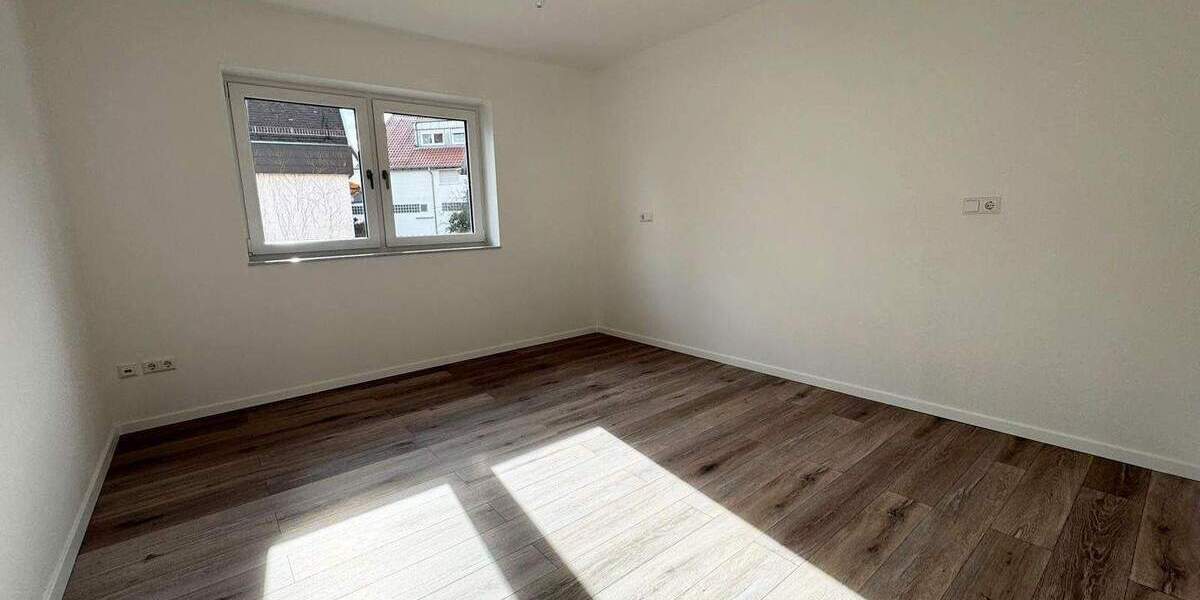Etagenwohnung Waiblingen Hegnach - 4 Zimmer, 125 m&sup2;, 1.750&euro; | Angebot:25776412