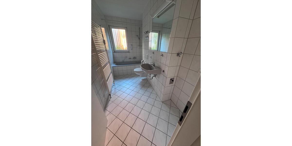 Hochparterre Esslingen am Neckar Brühl - 3 Zimmer, 74 m&sup2;, 1.510&euro; | Angebot:26406588