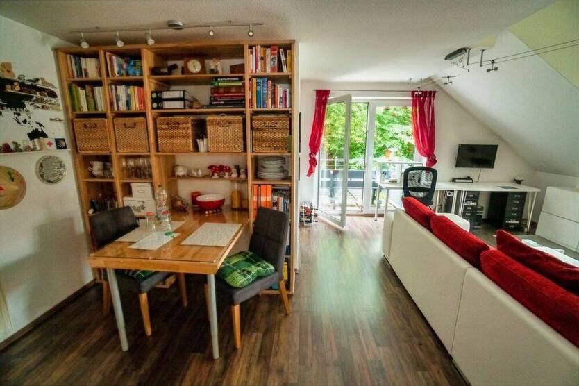 Neuwertige, zentral gelegene Wohnung in Herrenberg. Schnell in der Altstadt und zur S-Bahn.