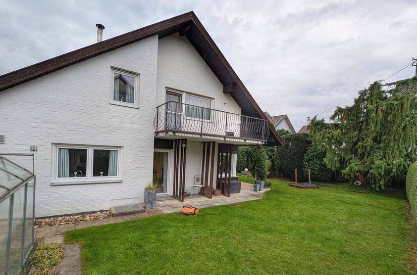 Freistehendes Einfamilienhaus mit EinliegerWohnung - großzügig, modernisiert & energieeffizient