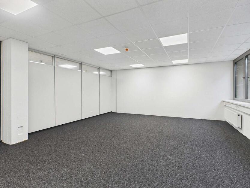 Erstbezug nach Modernisierung: Bürofläche in Stuttgart-Mitte – barrierefrei & vielseitig nutzbar. zimmer