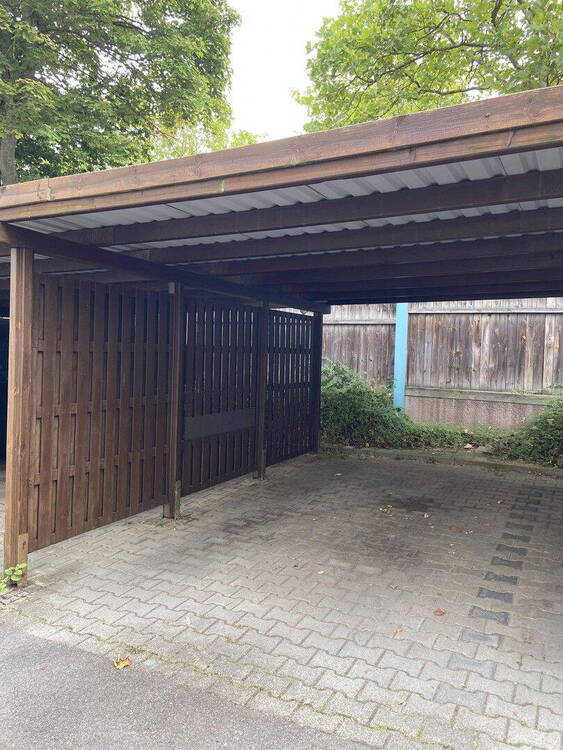 4-Zimmer-Wohnung, 83 m2, neu renoviert, inkl. Garage + Carport