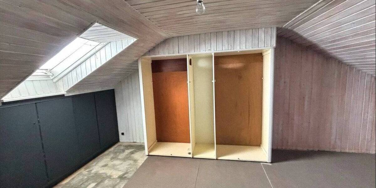Reihenmittelhaus Sindelfingen Mitte - 7 Zimmer, 140 m&sup2;, 480.000&euro; | Angebot:26807364