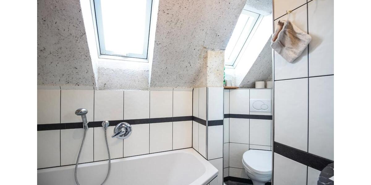 Dachgeschoßwohnung Stuttgart Zuffenhausen - 3 Zimmer, 63 m&sup2;, 1.100&euro; | Angebot:26163347