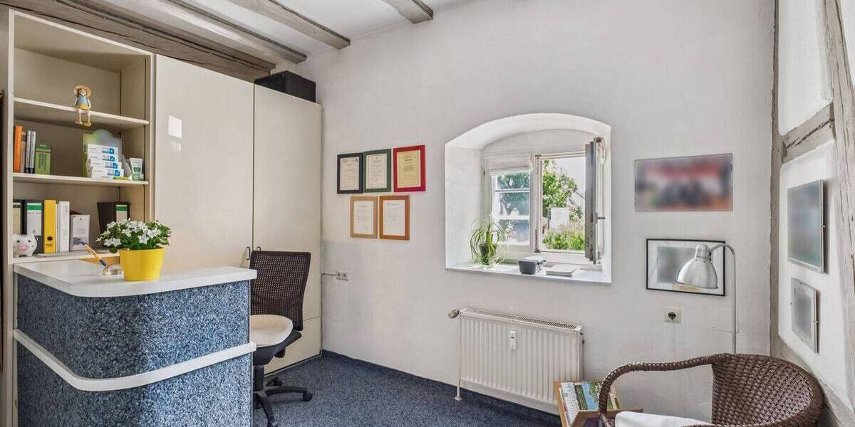 Bald schon eine tolle Wohnung - Attraktive Büro- Praxisfläche! 3 zimmer