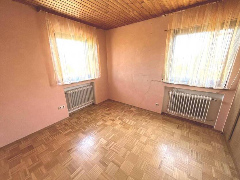 Doppelhaushälfte in ruhiger Ortsrandlage.