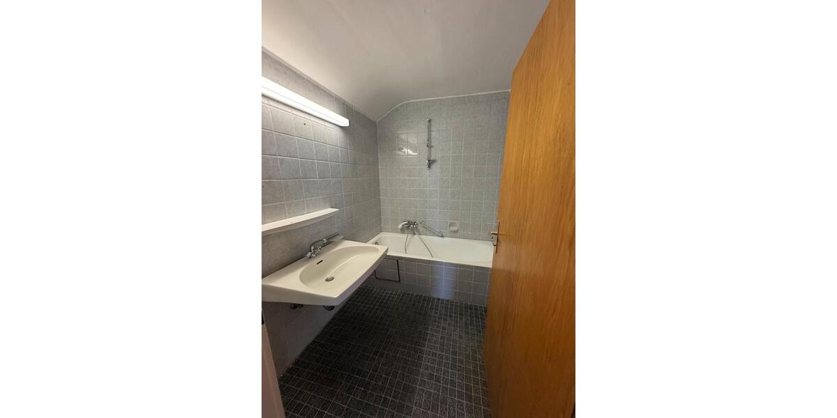 Dachgeschoßwohnung Steinheim an der Murr - 2.5 Zimmer, 72 m&sup2;, 860&euro; | Angebot:24390159