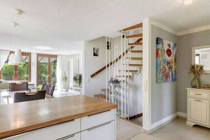 +++ TOP gepflegt & modernisiert - sonnig & ruhig - 1-Fam.-REH - 2 Bäder mit Fenster - Hobbyraum, Pelletkamin, EBK, TG... 5 zimmer